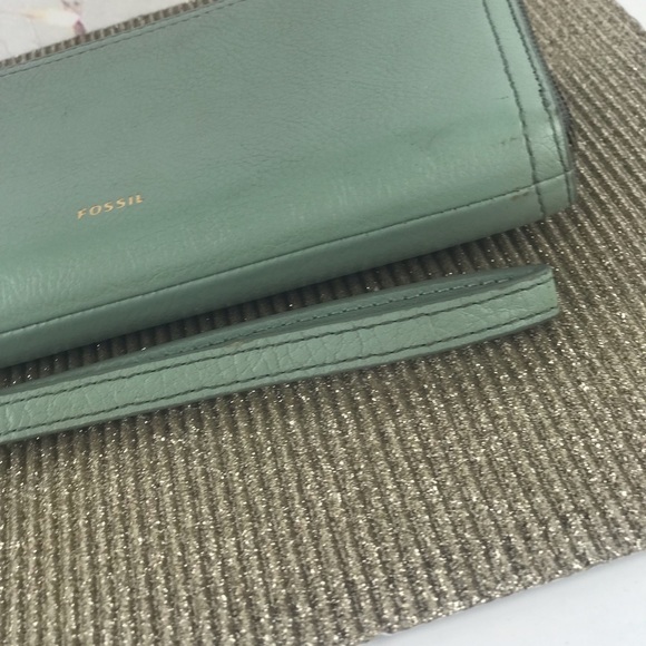 Fossil: Womens Full Zip Mint Green Wallet - Picture 8 of 11